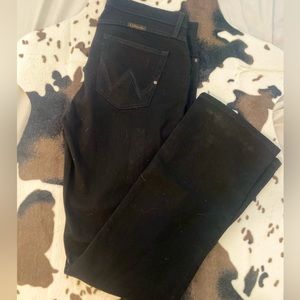 Woman’s Q-baby black wranglers 15-16x34